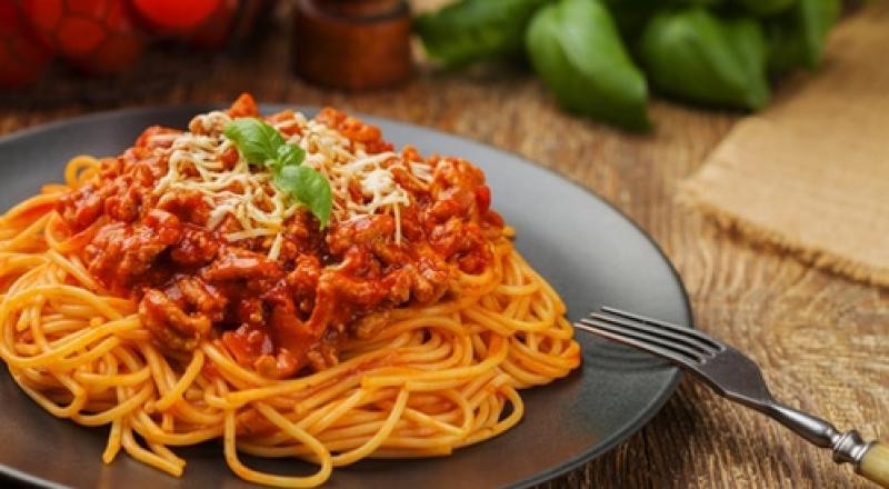 مكرونه اسباجتي بالصوص الطماطم